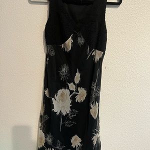 Meghan‎ Matthews Chiffon Floral Dress